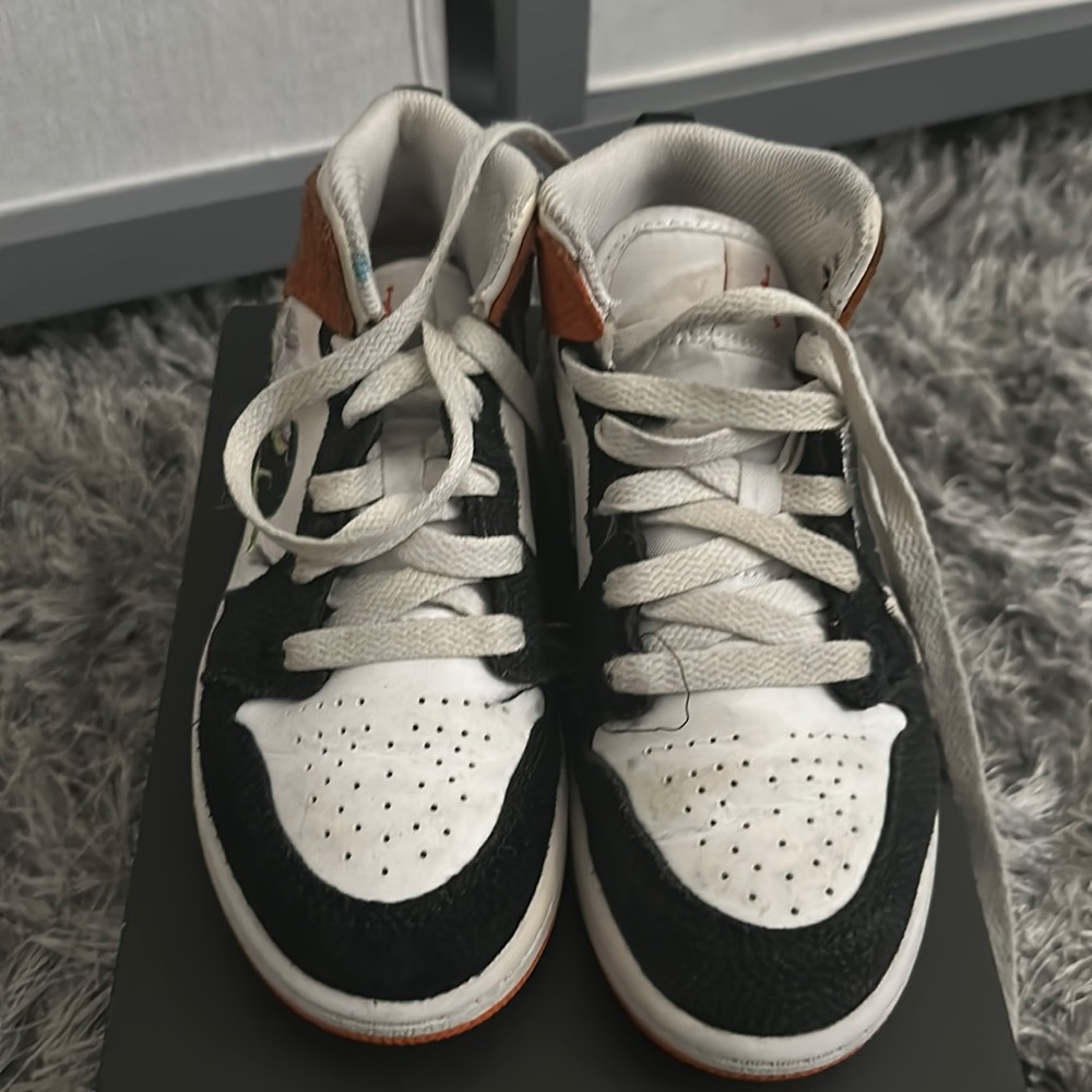 Jordan 1 Mid SE
